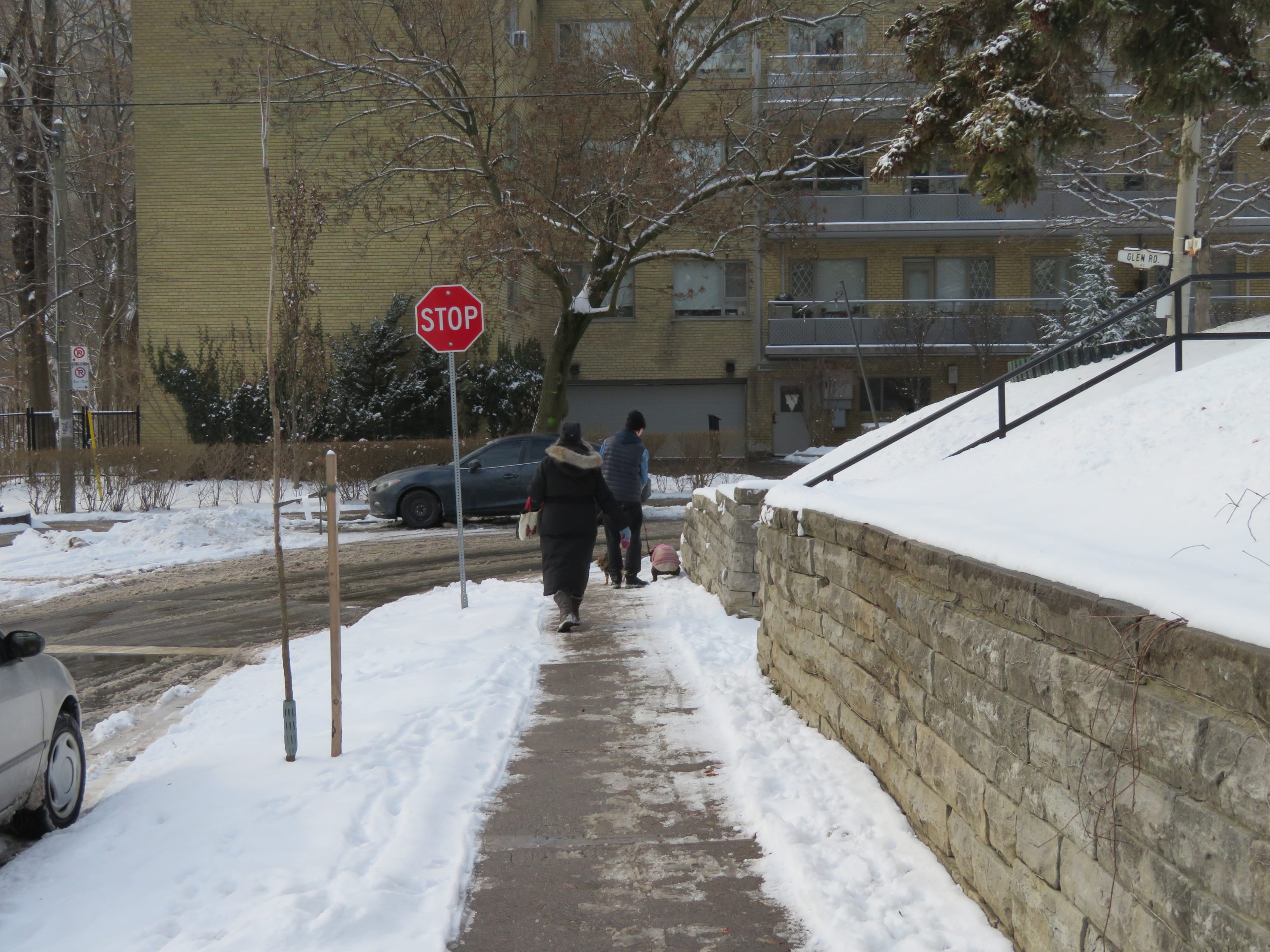 Sidewalk snow in Toronto_ Why do they remove just the middle